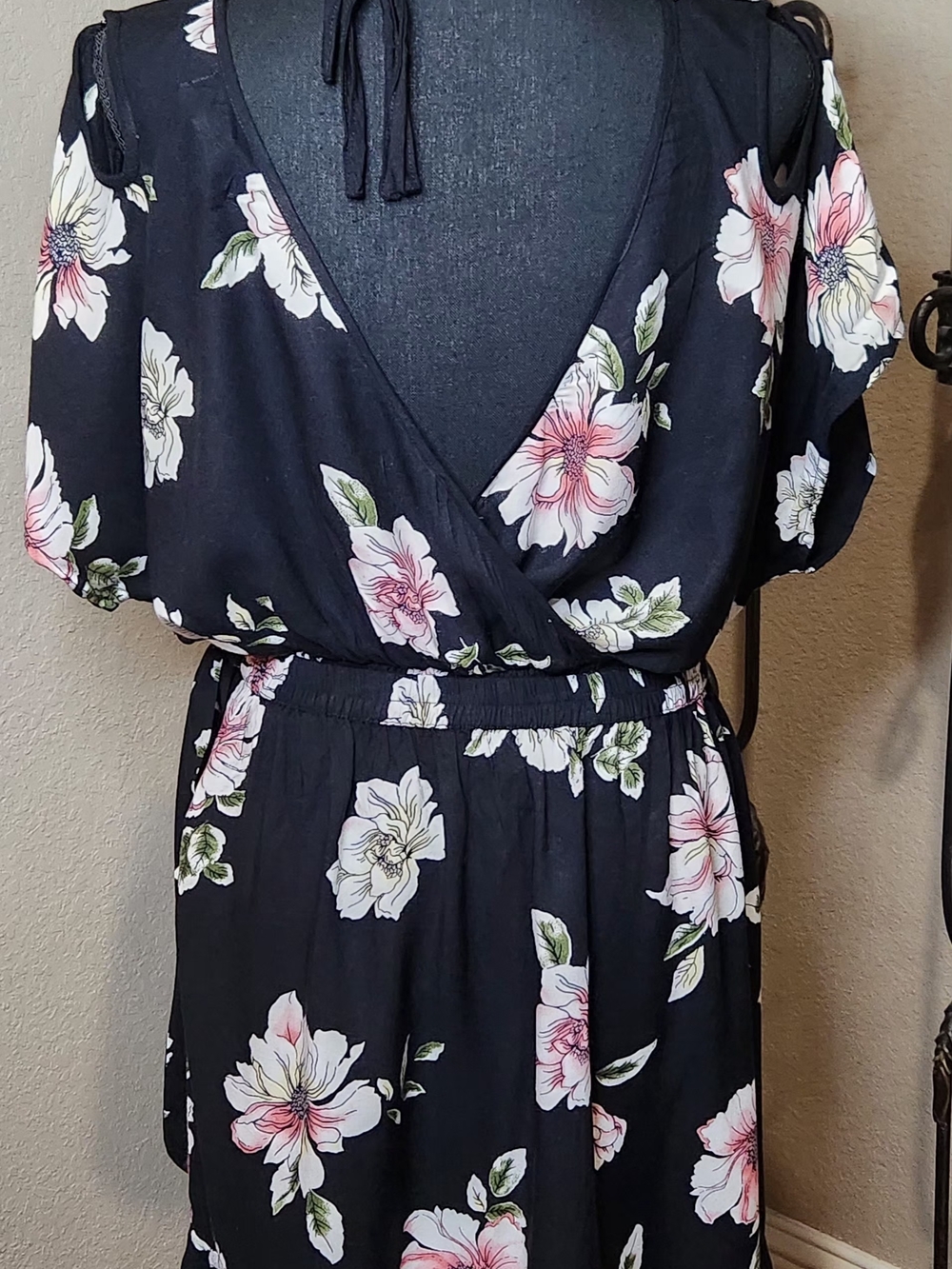 Band of Gypsies Hibiscus Black Floral 2 Piece Faux Wrap Skirt (L) w/crop Top (M) - Picture 3 of 11
